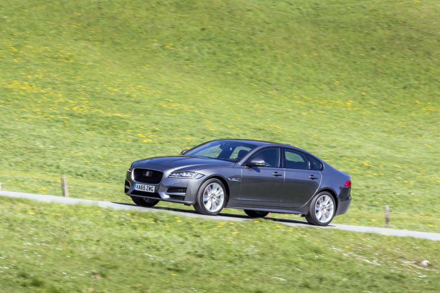  Jaguar XF R-Sport AWD 2016 года  (фото 11 из 21)